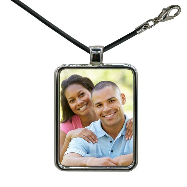Diamond shape photo necklace with rubber cord