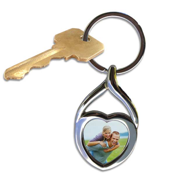 Turn your favorite picture into a beautiful twisted heart key ring to hold your keys