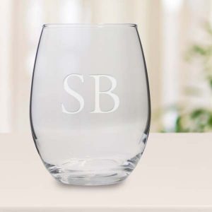 Order wine glasses engraved with your own text, name or monogram