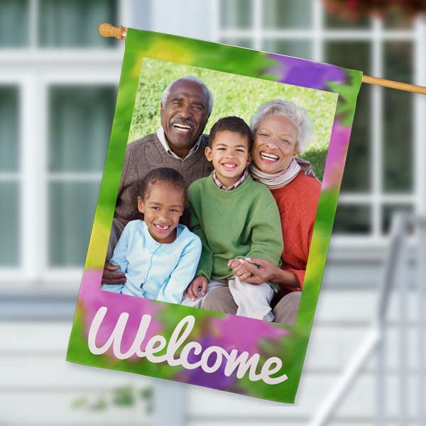 Add your picture to create a personalized house flag to welcome your guests and neighbors.